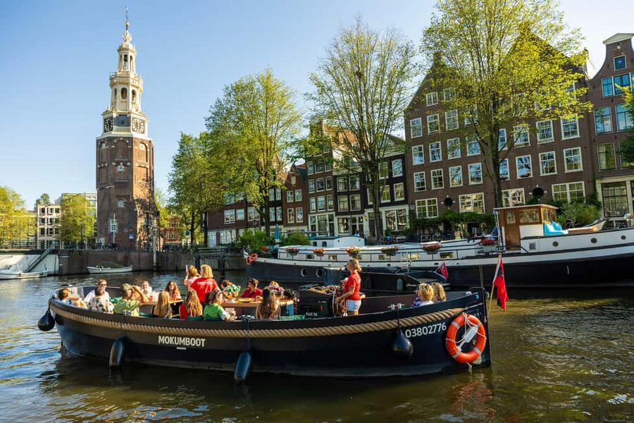 Amsterdam: Guided Open Boat Cruise Unlimited Drinks Option - How this boat compares with a large canal cruise