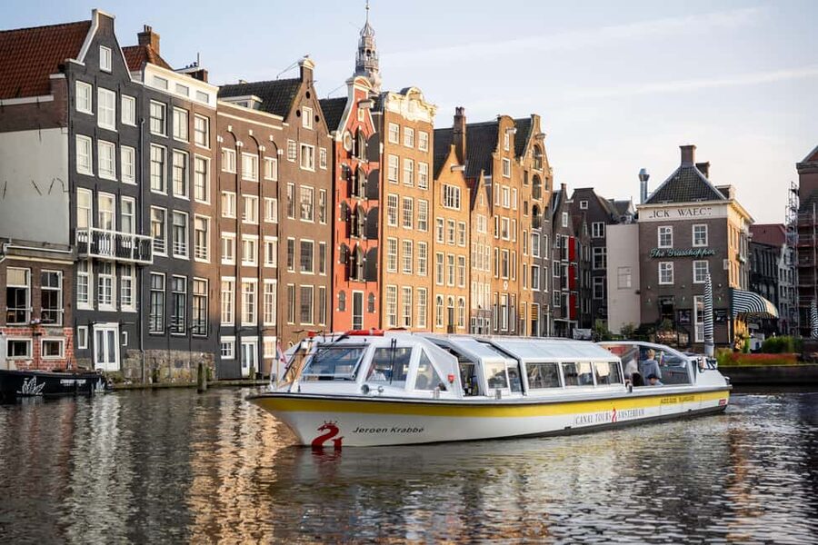 Amsterdam: Heated Canal Cruise Including Audioguide - Key points to know