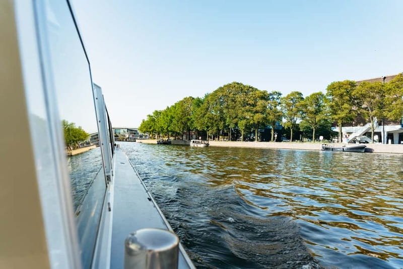 Amsterdam: Heated Canal Cruise Including Audioguide - Comfort in rain, cold, and evening weather