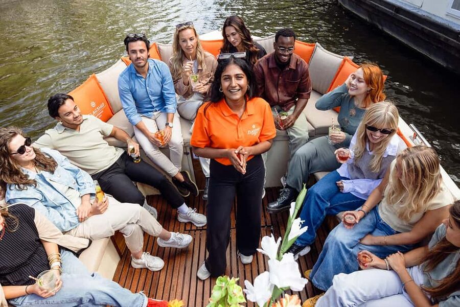 Amsterdam: Heated Canal Cruise with Unlimited Drinks & Bite - Should you book this canal cruise?