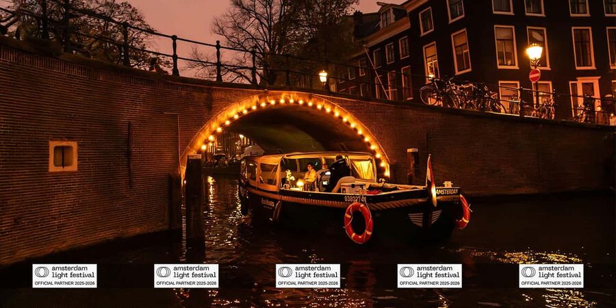 Amsterdam: Light Festival Boat+Unlimit.Drinks & Snack Option - Is the $35 price good value?