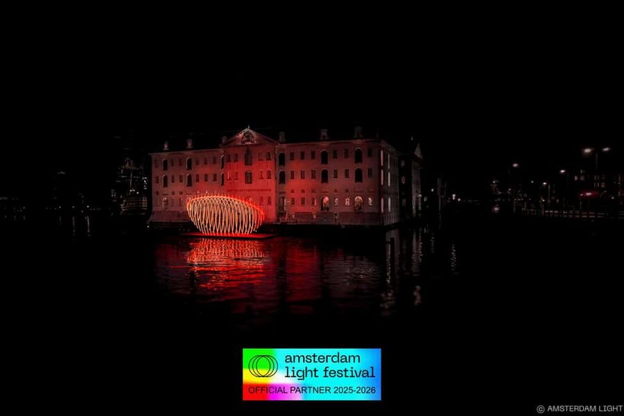 Amsterdam: Light Festival Cruise + Stroopwafel & Hot Choco - The western canal belt and Nine Streets add variety