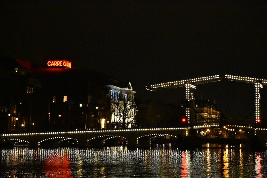Amsterdam: Light Festival Cruise + Stroopwafel & Hot Choco - The guides make or break the evening