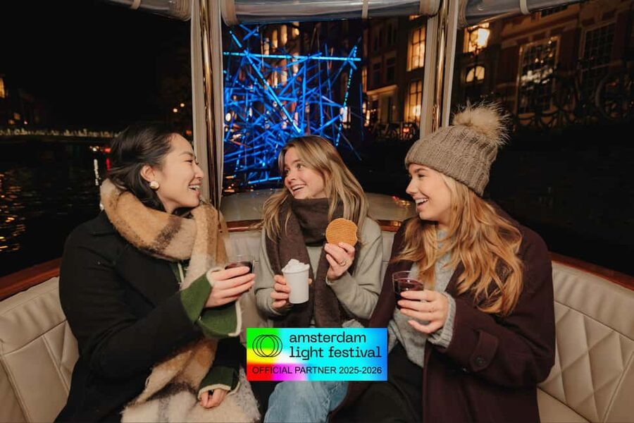 Amsterdam: Light Festival Heated Cruise + Hot Choco + Snack - Why this canal cruise works so well in winter