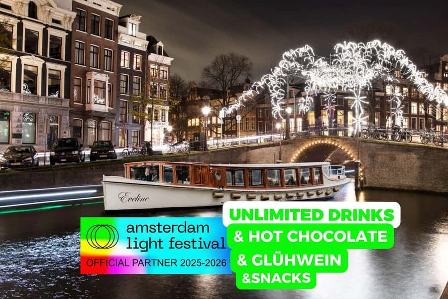 Amsterdam: Light Festival Heated Cruise + Hot Choco + Snack - From the Magere Brug into the illuminated city