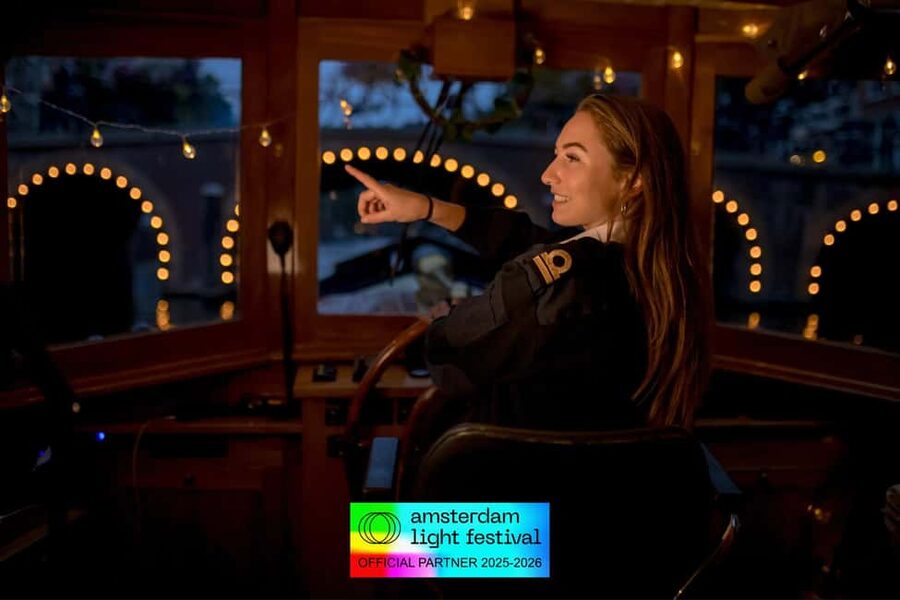 Amsterdam: Light Festival Heated Cruise + Hot Choco + Snack - Herengracht and the Golden Bend