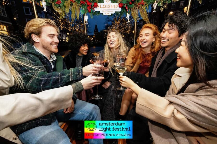 Amsterdam: Light Festival Heated Cruise + Hot Choco + Snack - What you get from the drinks and snack upgrade