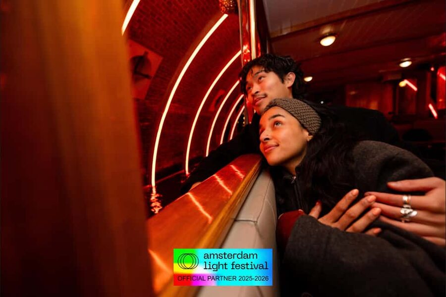 Amsterdam: Light Festival Heated Cruise + Hot Choco + Snack - Boarding at Prins Hendrikkade or Zwanenburgwal