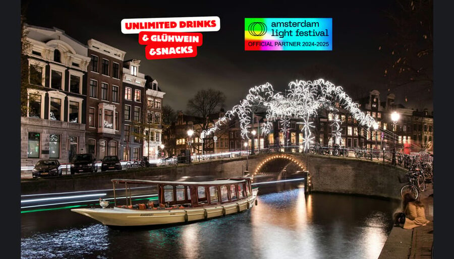 Amsterdam: Light Festival Heated Cruise + Unl Drinks & Snack - Following the route through central Amsterdam