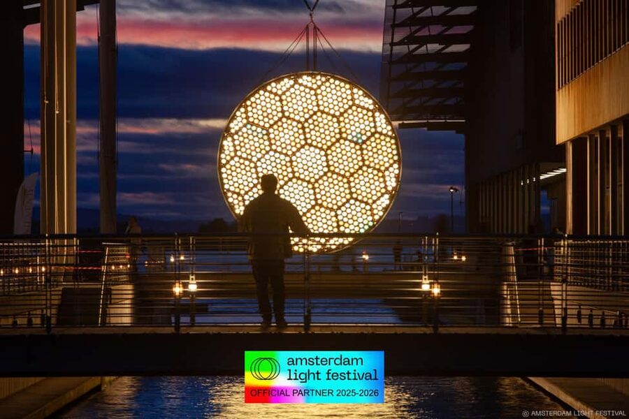 Amsterdam: Light Festival Heated Cruise + Unl Drinks & Snack - Choosing the drinks and snacks package