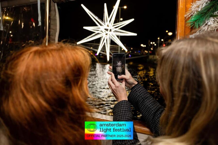 Amsterdam: Light Festival Heated Cruise + Unl Drinks & Snack - Is $31 a fair price?