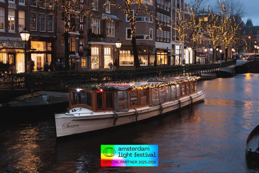 Amsterdam: Light Festival Heated Cruise + Unl Drinks & Snack - Timing, delays, and practical planning