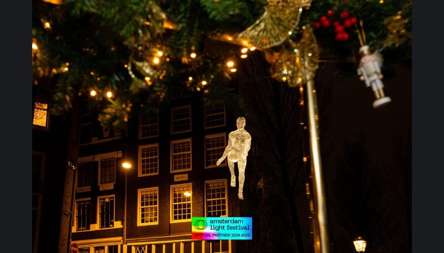 Amsterdam: Light Festival Heated Cruise w/ Drinks & Snacks - What the guides add to the evening
