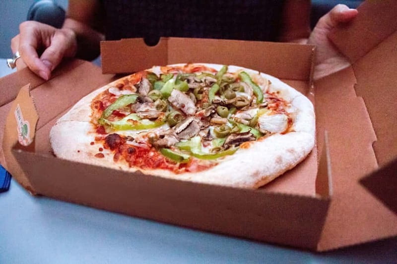 Amsterdam: Original Pizza Dinner Cruise + Unlimited Drinks - Why pizza and canals work so well together