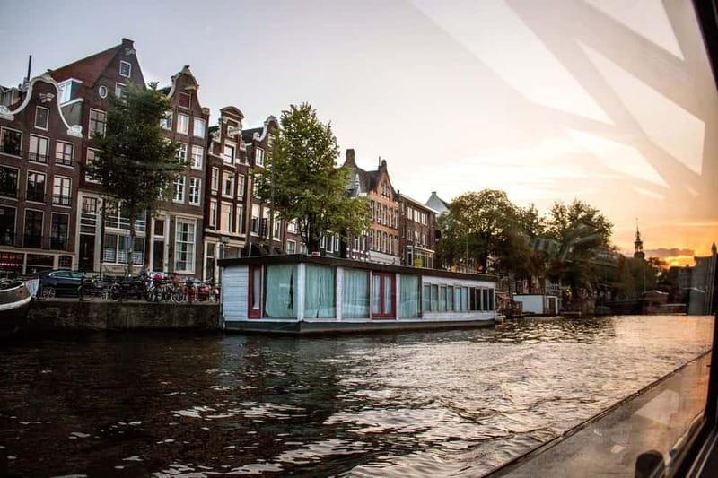 Amsterdam: Original Pizza Dinner Cruise + Unlimited Drinks - Choosing your New York Pizza