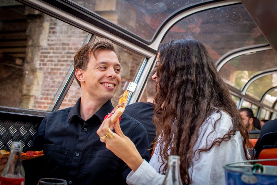 Amsterdam: Pizza Cruise with New York Pizza & Drinks - Dinner in the Grachtengordel