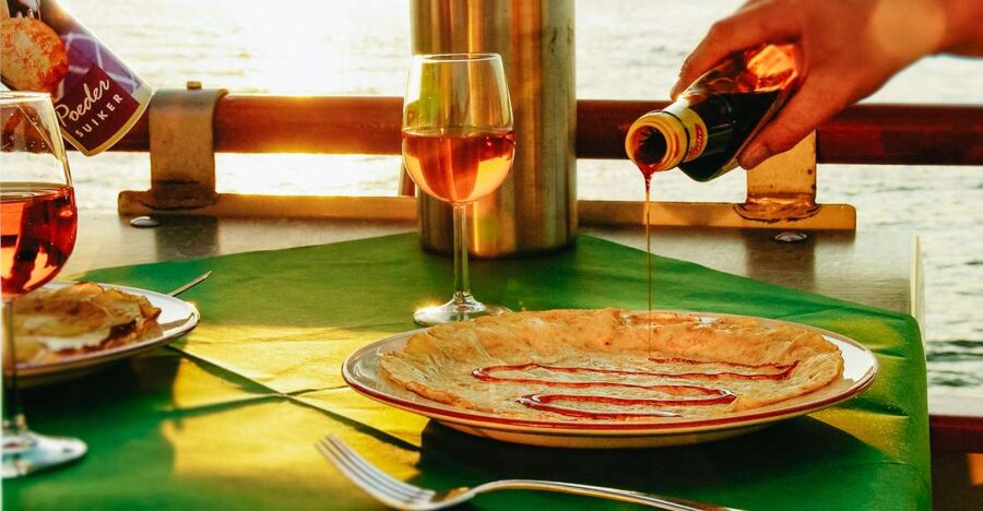 Amsterdam: River Cruise With All-You-Can-Eat Dutch Pancakes - Boarding, seating, and the 75-minute schedule