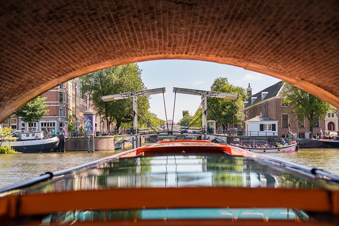 Amsterdam Sightseeing Canal Cruise with Audio Guide - Seating, weather, and photo advice