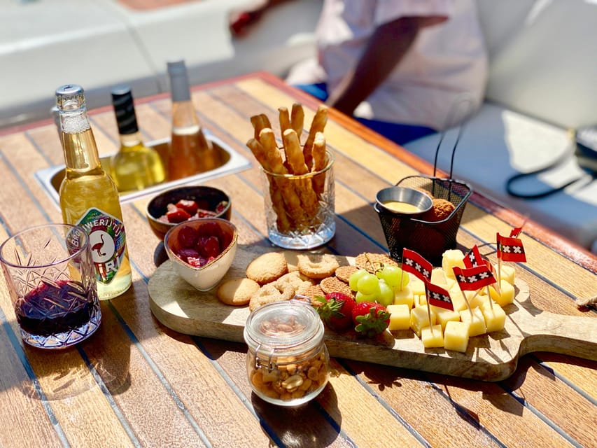 Amsterdam Small Group Canal Cruise inc Snacks/Drinks Winter - What the first part of the cruise feels like