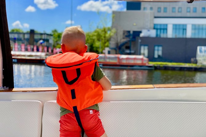 Amsterdam Small-Group Canal Cruise Including Snacks and Drinks - Choosing daylight, evening, or winter