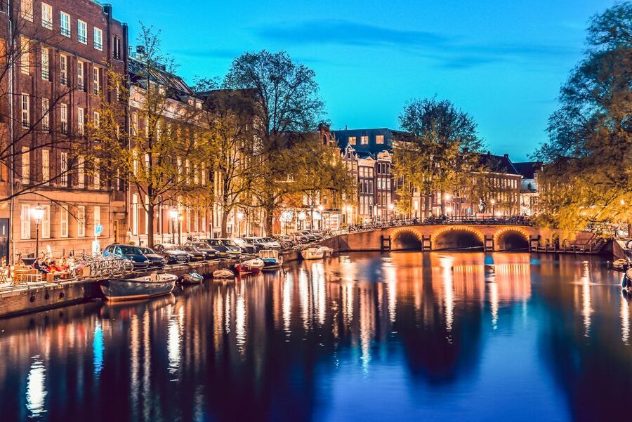 Amsterdam: Smoke and Lounge City Boat Cruise - The Amsterdam Light Festival version
