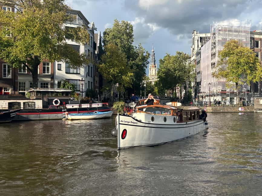 Amsterdam: The Bulldog Boat Smoke-Friendly Cruise & 2 Drinks - The half-open boat and what that means for comfort