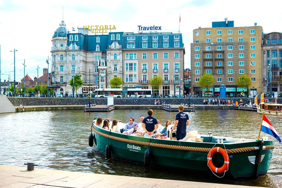 Amsterdam: The Newest Canal Cruise with Drink Option - H’ART Museum and the Dancing Houses