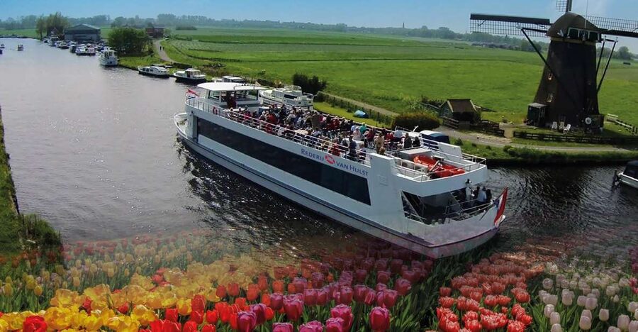 Amsterdam: Tour to Keukenhof Gardens with Windmill Cruise - A 60-minute cruise through the Kaag Lakes