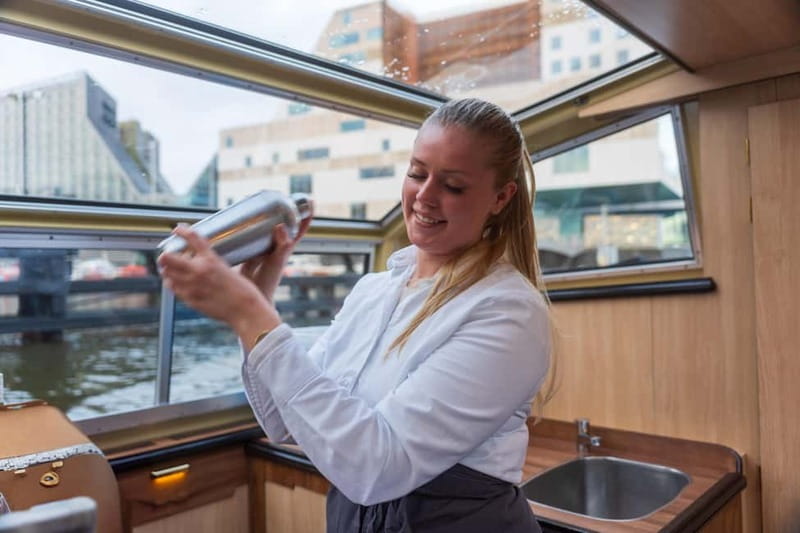 Amsterdam: Unlimited Cocktails Cruise on the Canals - Key points to know before boarding