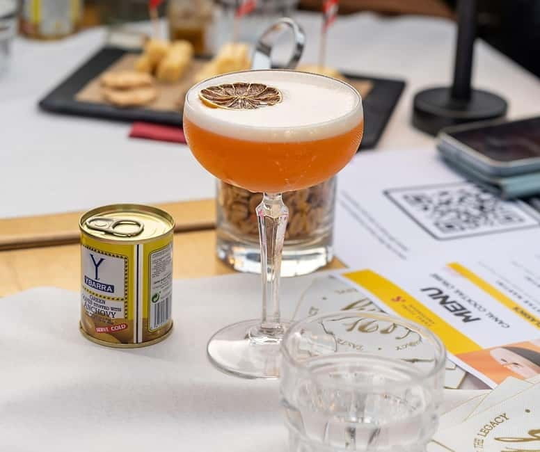 Amsterdam: Unlimited Cocktails Cruise on the Canals - Nachos, olives, and the limits of the food