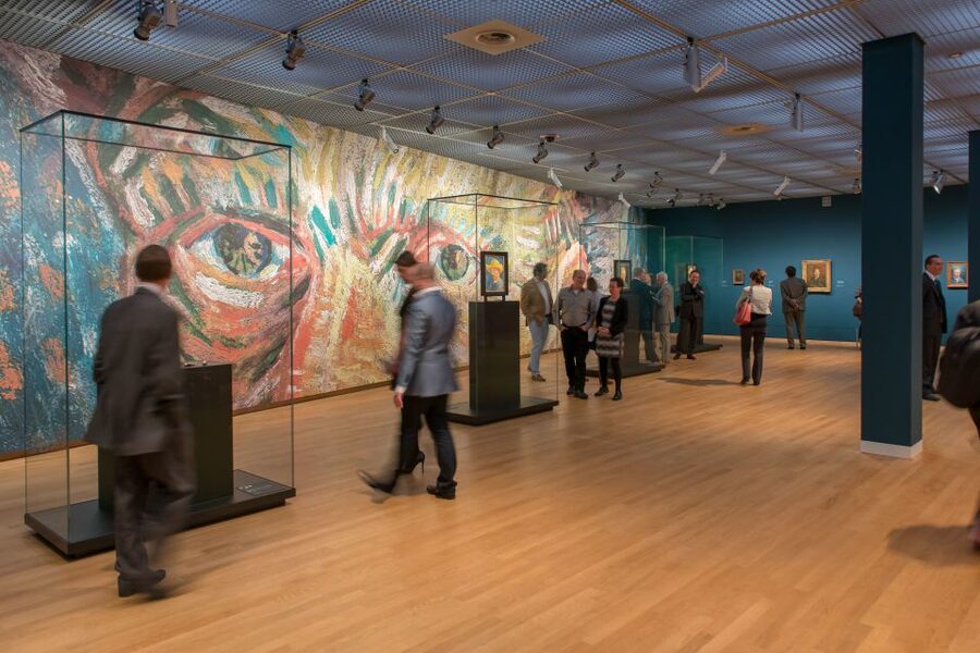 Amsterdam: Van Gogh Museum Ticket and City Canal Cruise - Snack box options and the family angle