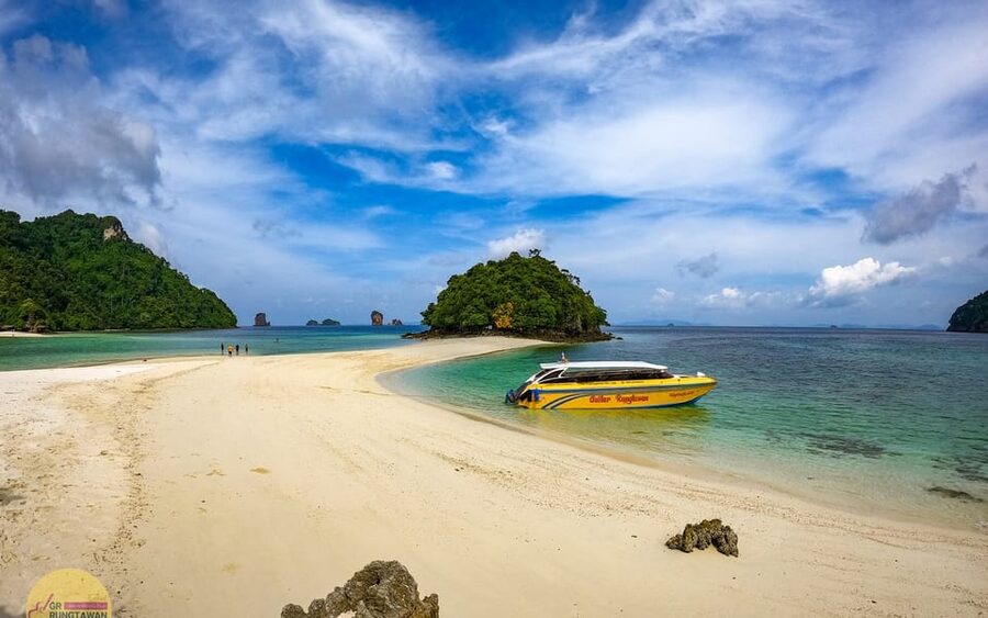Ao Nang: 4 Islands Day Tour by Speedboat or Longtail Boat - The guide and group experience