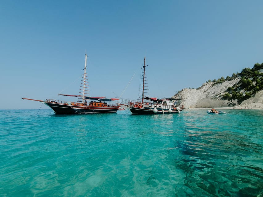 Argostoli: Full-Day Boat Trip with Lunch & Wine - The crew makes the difference