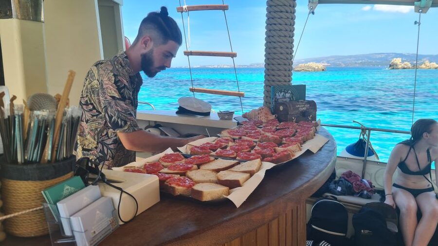 Argostoli: Full-Day Traditional Boat Cruise with Lunch - Vardiani Island and a homemade Kefalonian lunch