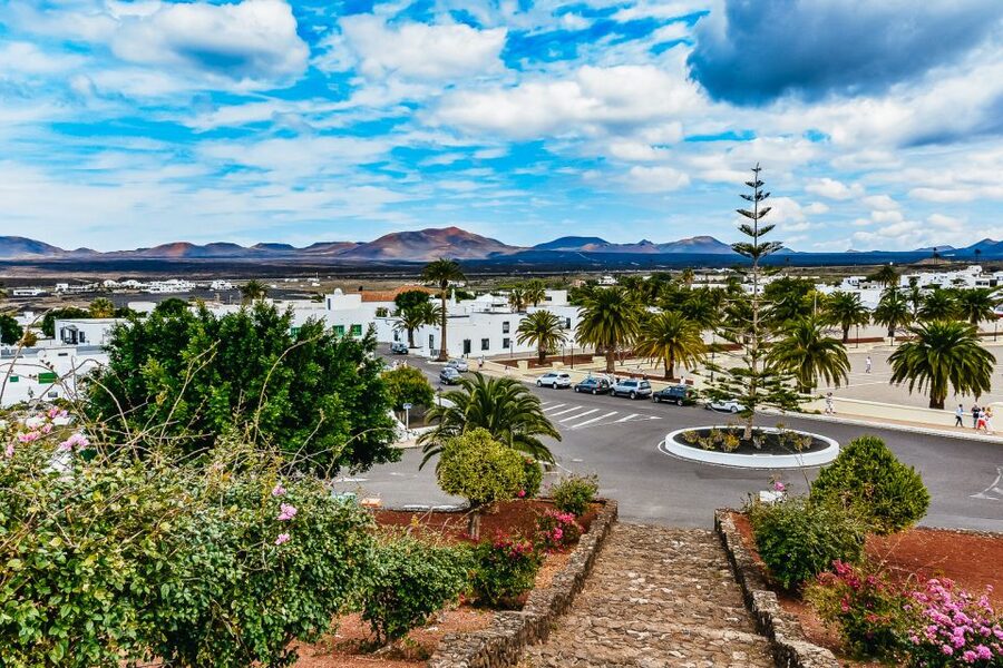 Arrecife: Timanfaya and Green Lagoon for Cruise Passengers - Guides, languages, and the pace of the day