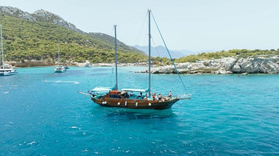 Athens: Agistri, Metopi & Aegina Cruise with Meals & Drinks - Aegina brings pistachios, cafés, and ancient sights
