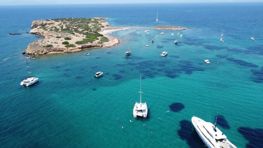 Athens: Catamaran Cruise with Fresh Lunch and Wine - One hour of coast and open water