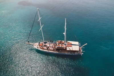 Cruise to Agistri, Moni & Aegina with Lunch & Drinks
