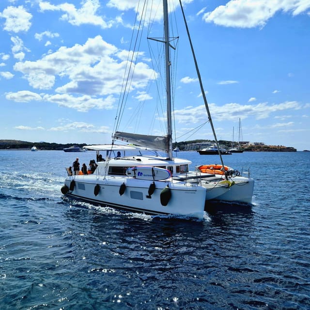 Athens: Riviera Catamaran Tour with Fresh Meal and Drinks - Why this boat trip makes sense in Athens