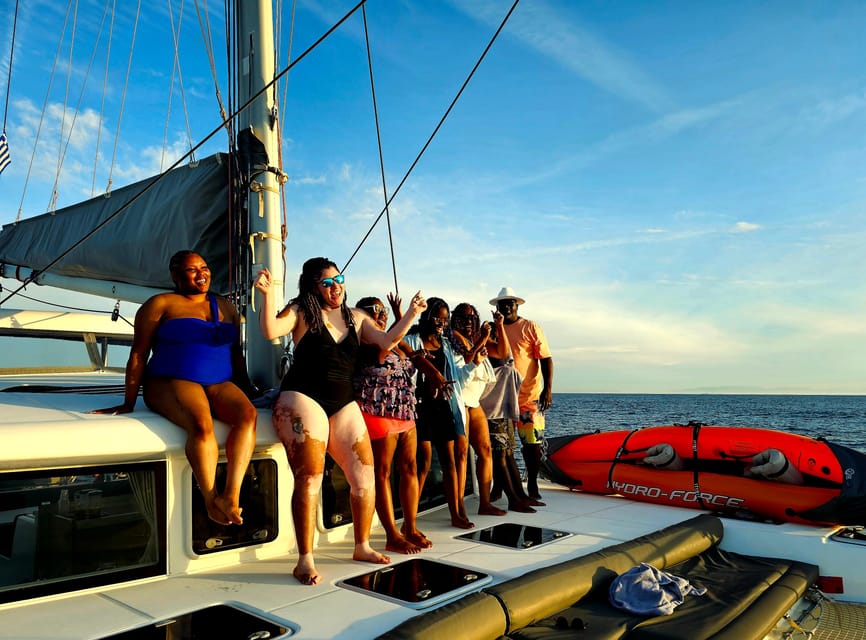 Athens: Riviera Catamaran Tour with Fresh Meal and Drinks - The seven-dish meal served aboard