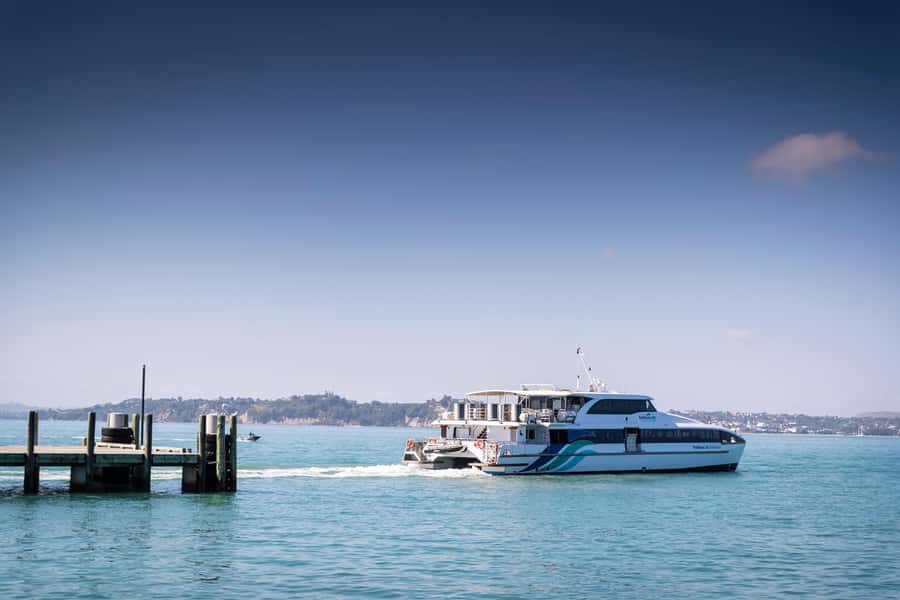 Auckland: Scenic Harbour Sightseeing Cruise - Sailing Beneath the Harbour Bridge