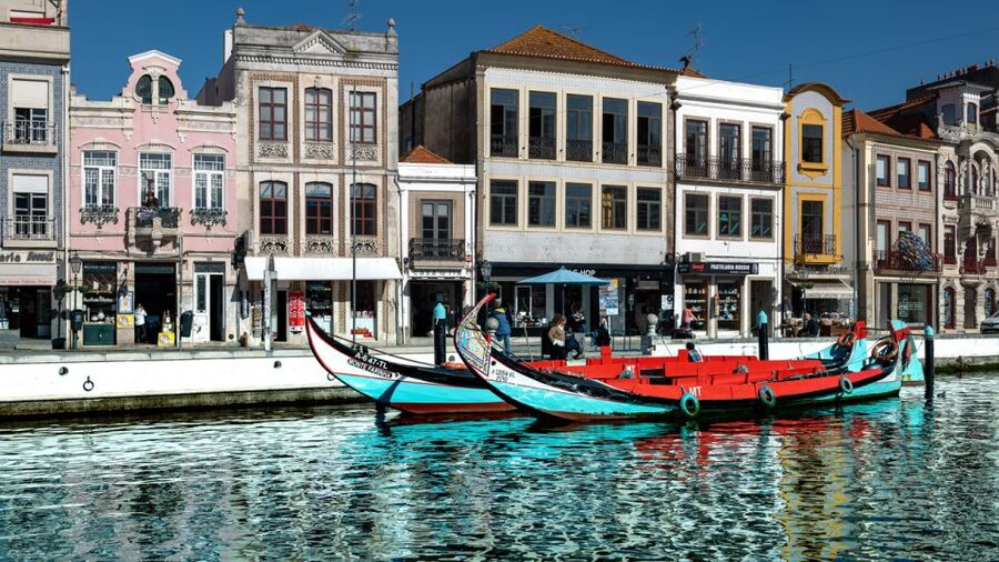 Aveiro: Scenic Guided Boat Tour - Why Aveiro is best seen from a Moliceiro