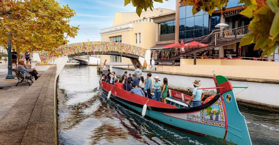 Aveiro: Scenic Guided Boat Tour - Art Nouveau façades from the water