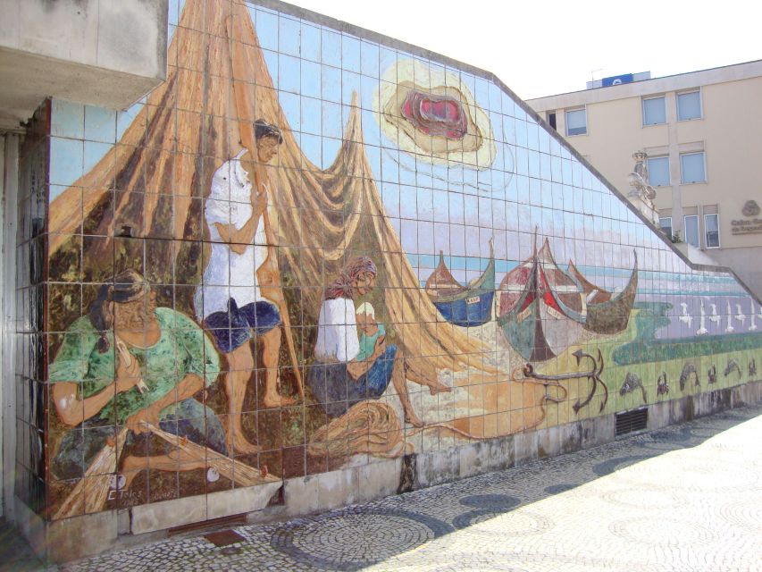 Aveiro: Walking Tour, Boat Cruise, Sweets & Church Entrance - The boat guide and group size