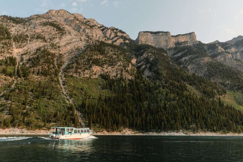Banff: Lake Minnewanka Cruise - The stories beneath the surface