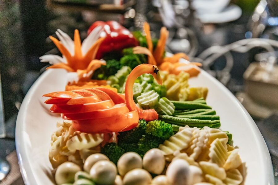 Bangkok: Alangka Luxury Buffet Dinner Cruise With Live Music - Should you book the Alangka dinner cruise?