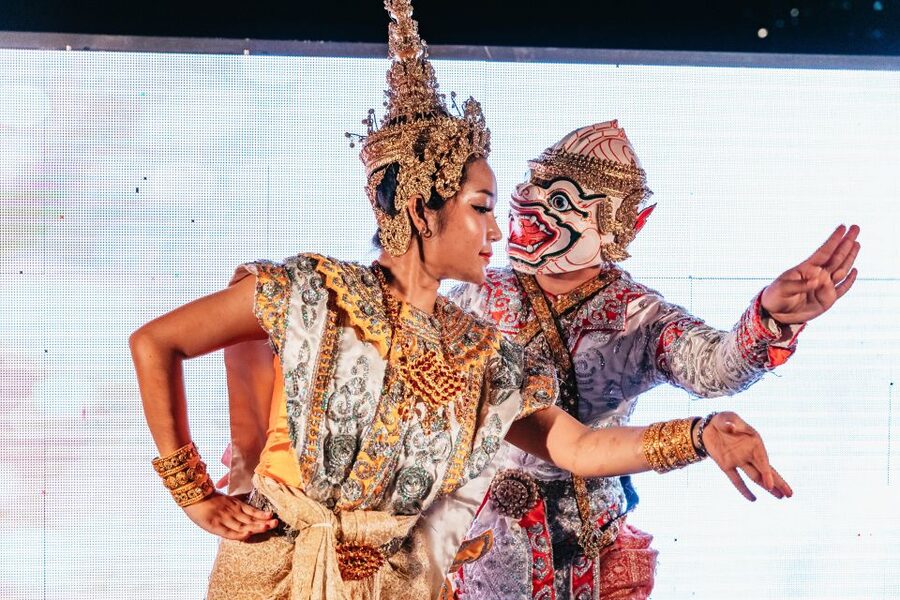 Bangkok: Alangka Luxury Buffet Dinner Cruise With Live Music - Live music and Thai dance after dinner