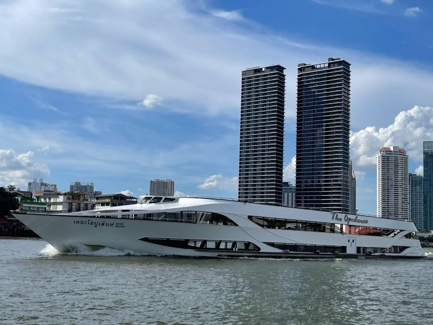 Bangkok: Opulence Luxury Chao Phraya Dinner Cruise - Wat Arun and the traditional Thai welcome