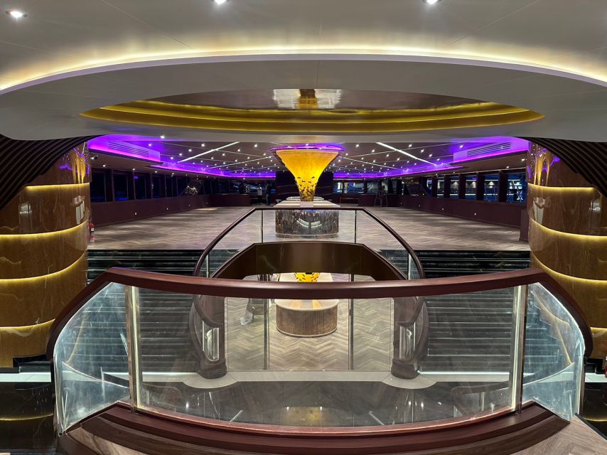 Bangkok: Opulence Luxury Chao Phraya Dinner Cruise - Choosing a rooftop table before departure