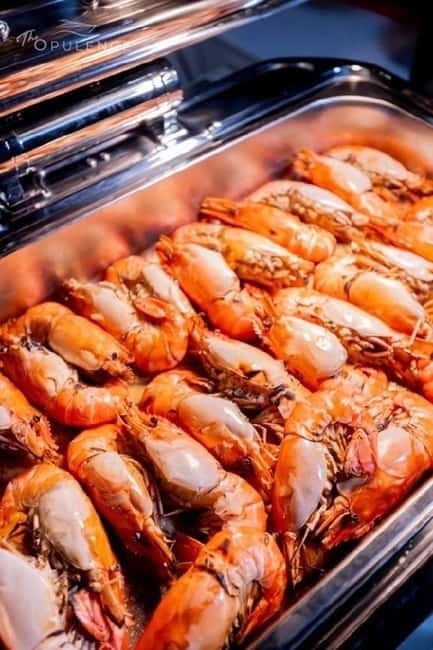 Bangkok: Opulence Luxury River Dinner Cruise - The buffet: Thai dishes, international choices, and a few limits